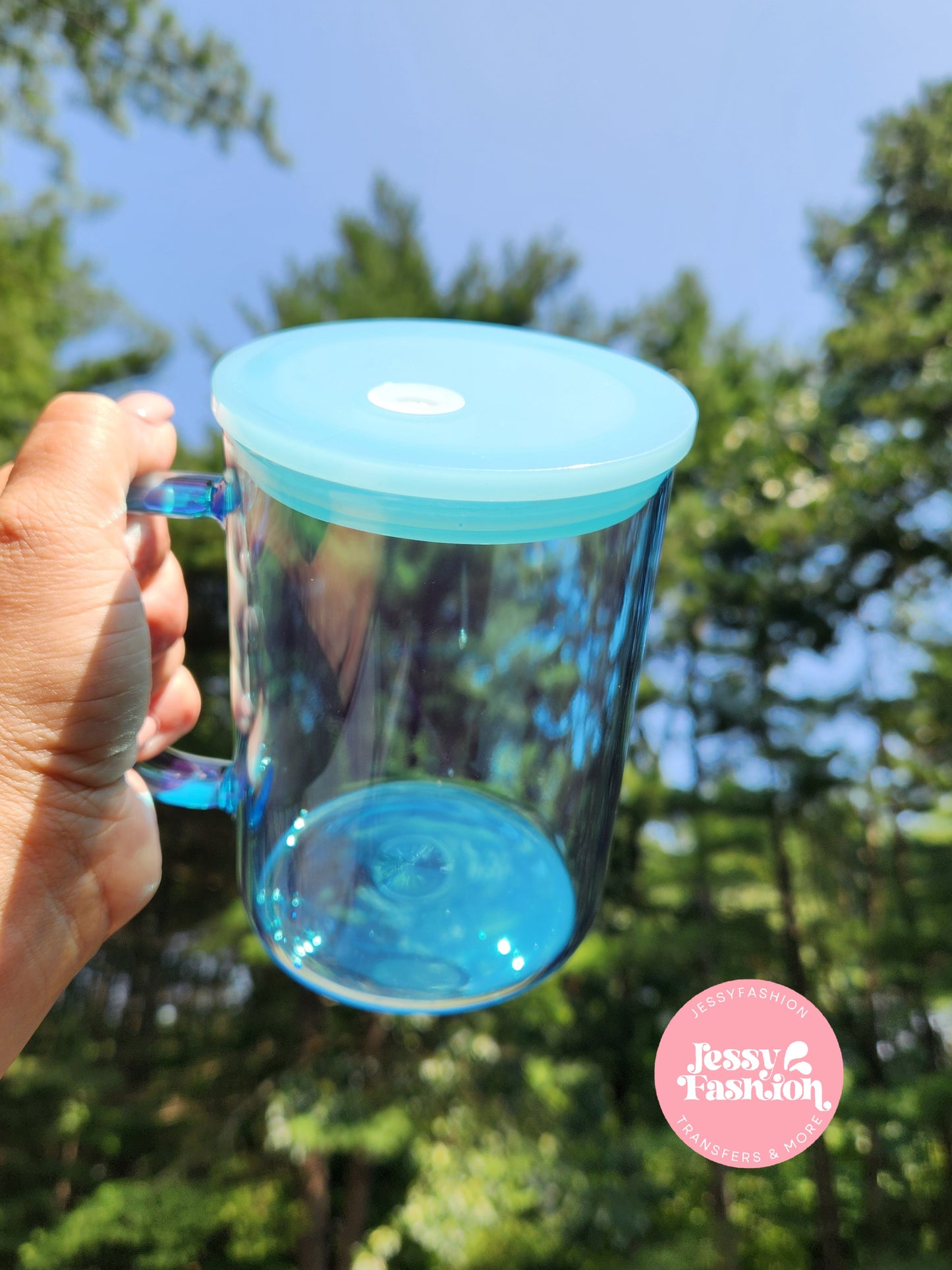 Colored glass mug with plastic lid